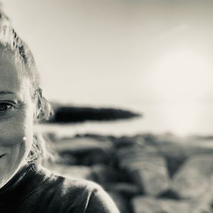 Jackie — minimalist style posher